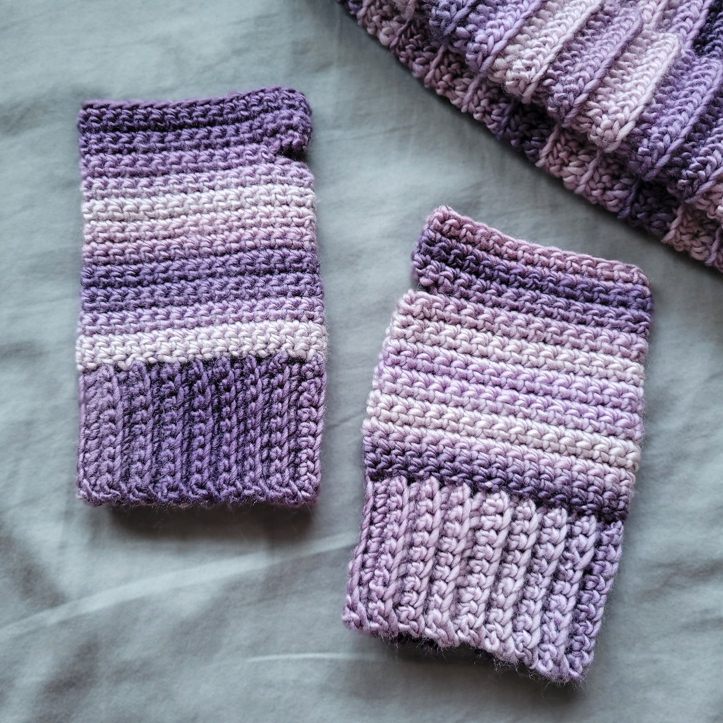 Lilac Fields beanie & fingerless glove set